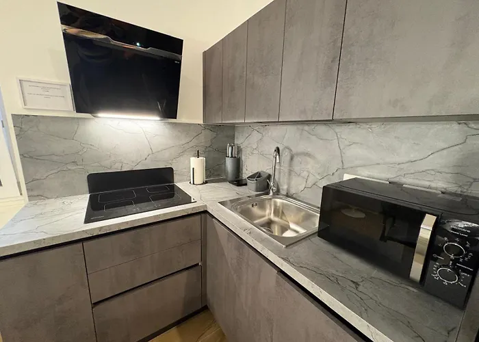 Anna Bijoux - Vatican & Metro Ottaviano Apartment *